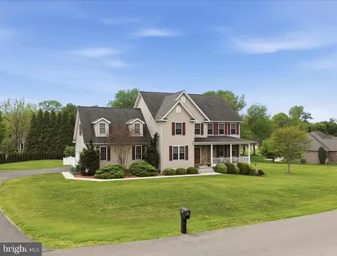 178 Stormfield Dr E, Martinsburg, WV 25404