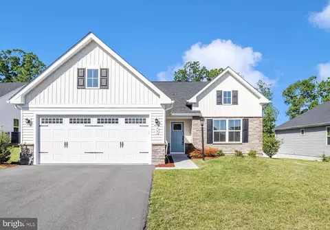 77 Alnwick Ln, Martinsburg, WV 25405