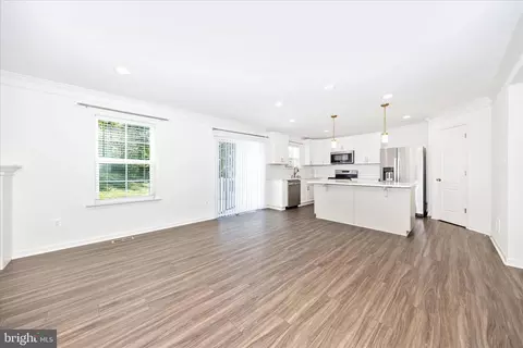 Living - 12 Belmont Pl, Falling Waters, WV 25419 photo 3 of 5