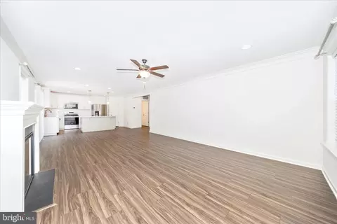 Living - 12 Belmont Pl, Falling Waters, WV 25419 photo 4 of 5