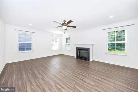 Living - 12 Belmont Pl, Falling Waters, WV 25419 photo 5 of 5