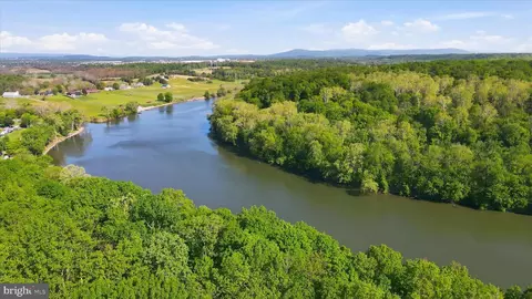 Carlyle Rd, Martinsburg, WV 25404
