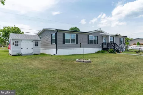 142 Angle Dr, Inwood, WV 25428