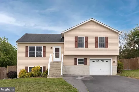 66 Mckinley Ct, Inwood, WV 25428