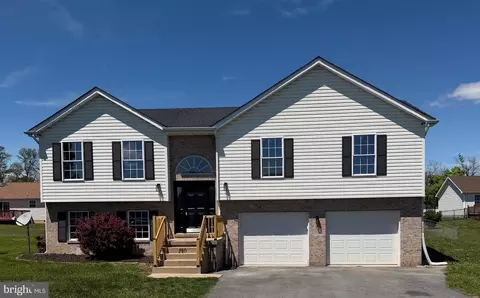140 Thayers Gull Dr, Martinsburg, WV 25405