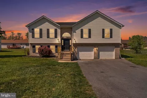 140 Thayers Gull Dr, Martinsburg, WV 25405
