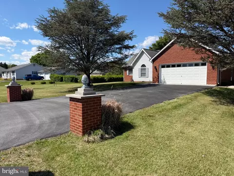 115 Montmorency Dr, Bunker Hill, WV 25413