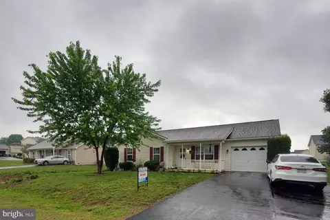 118 Strada Dr W, Martinsburg, WV 25403