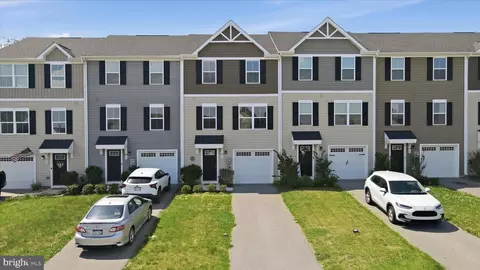 76 Chincoteague Ln, Martinsburg, WV 25403