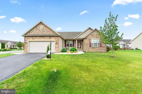 122 Balmoral Ln, Martinsburg, WV 25404