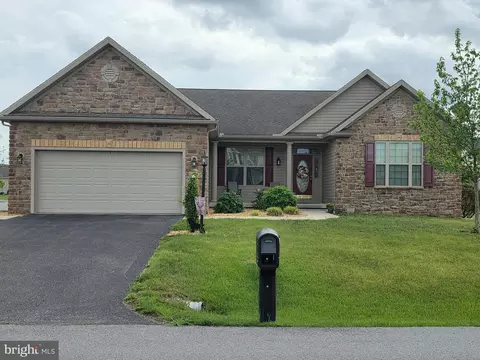 122 Balmoral Ln, Martinsburg, WV 25404