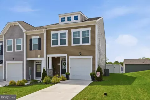 107 Clifton Mnr, Falling Waters, WV 25419