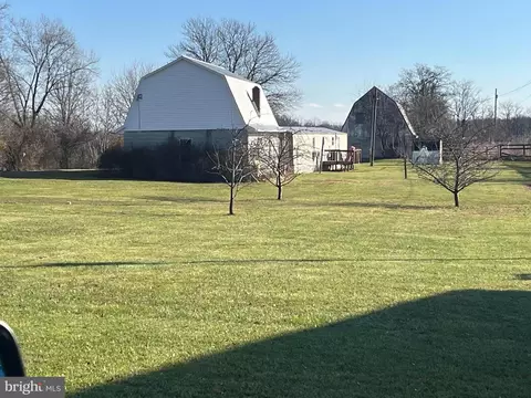 2079 Kelly Island Rd, Martinsburg, WV 25405