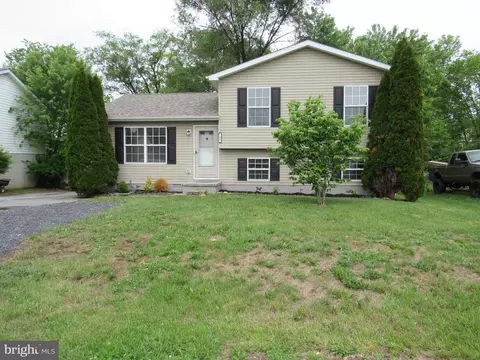 93 Midnoon Dr, Martinsburg, WV 25404