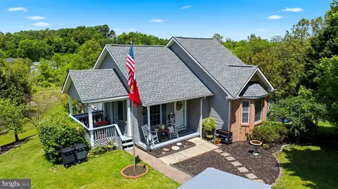 389 Grove Farm Ln, Martinsburg, WV 25404