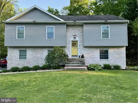 98 Manassas Dr, Falling Waters, WV 25419