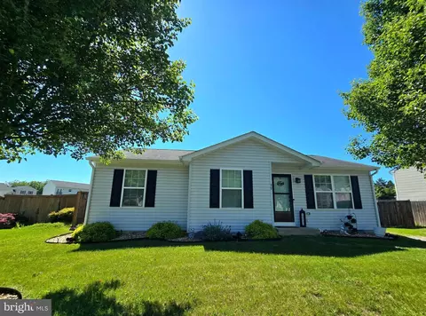 90 Eisenhower Cir, Inwood, WV 25428