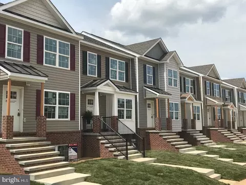 31 Moses Dr, Martinsburg, WV 25405