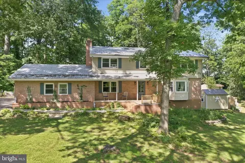 1084 Ridge Rd S, Martinsburg, WV 25403
