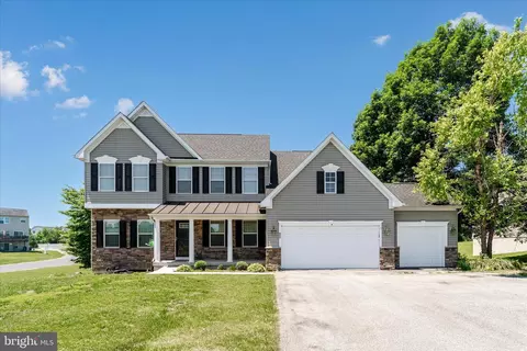 21 Whirlpool Way, Falling Waters, WV 25419