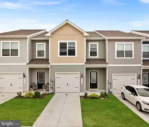 112 Cramsford St, Falling Waters, WV 25419