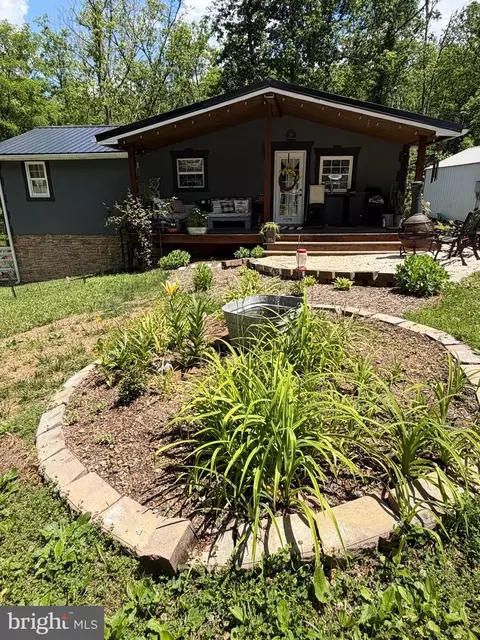 204 Raccoon Ln, Gerrardstown, WV 25420