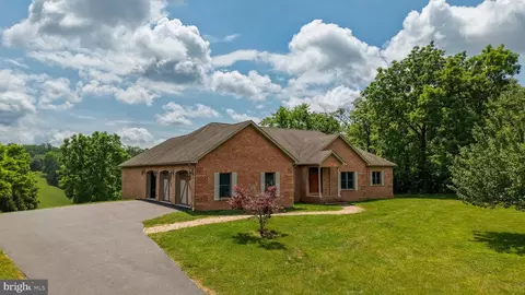 70 Loyalty Ln, Martinsburg, WV 25403