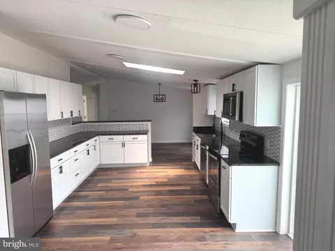 453 Royal Crest Dr, Martinsburg, WV 25401