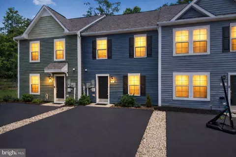36 Pitch Pine Ct, Bunker Hill, WV 25413