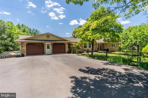 1618 Eagle School Rd, Martinsburg, WV 25404
