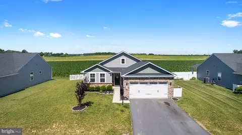 499 Perspective Pl, Hedgesville, WV 25427