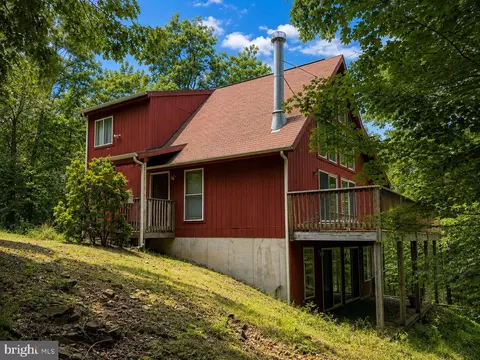 204 Toboggan Hill Trl, Hedgesville, WV 25427