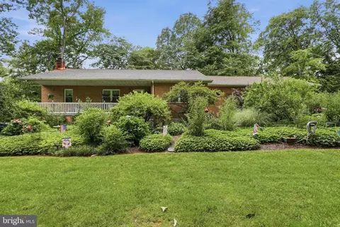 549 Macintosh Dr, Falling Waters, WV 25419