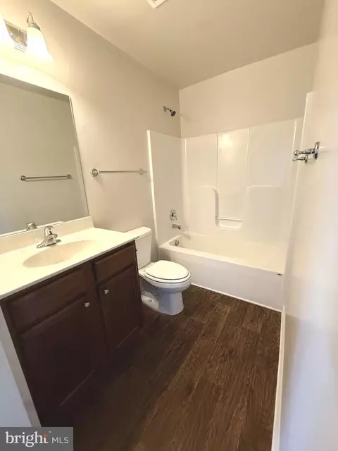 Bath - 25 Cavendish Way, Falling Waters, WV 25419 photo 2 of 6