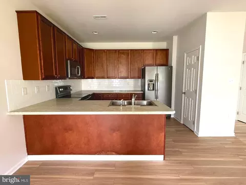 Kitchen - 25 Cavendish Way, Falling Waters, WV 25419 photo 2 of 2