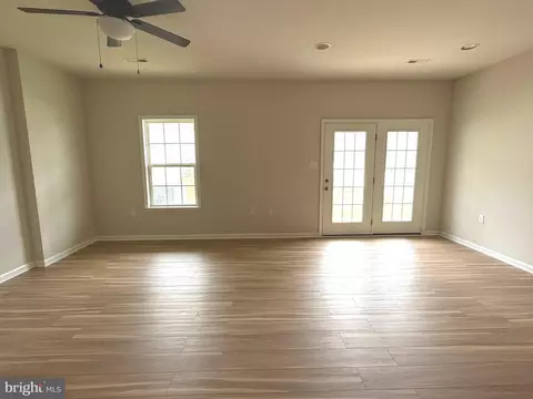 Living - 25 Cavendish Way, Falling Waters, WV 25419 photo 2 of 3