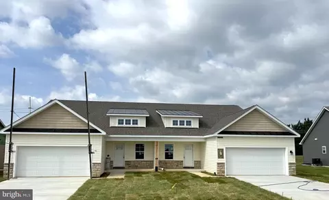 120 Barrier Reef Dr, Martinsburg, WV 25403