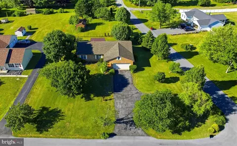 109 Venus Ln, Bunker Hill, WV 25413