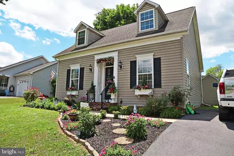 211 Sentry Ln, Martinsburg, WV 25401
