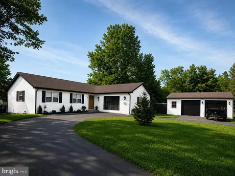 87 Fieldstone Dr, Bunker Hill, WV 25413