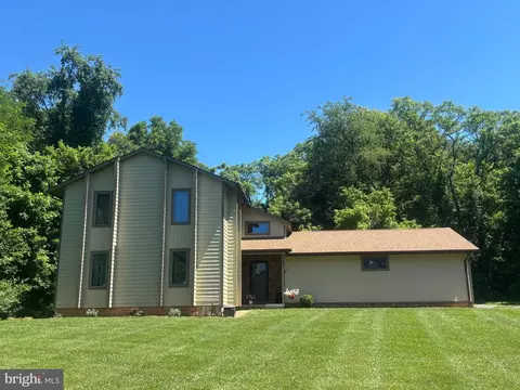 903 Colston Dr, Falling Waters, WV 25419