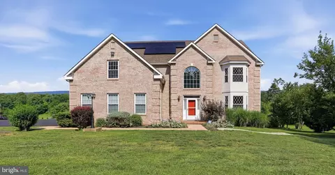 18 Treasure Dr, Martinsburg, WV 25403