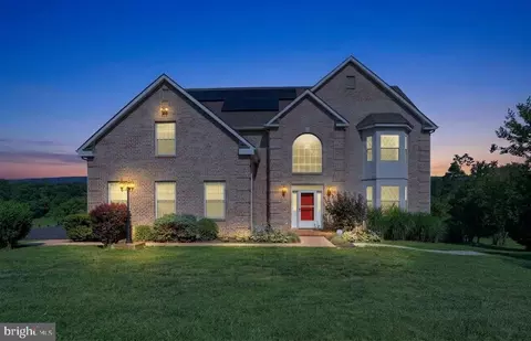 18 Treasure Dr, Martinsburg, WV 25403