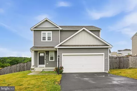 260 Luxor Ct, Bunker Hill, WV 25413