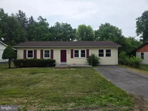 65 Hawthorne Ave, Martinsburg, WV 25401