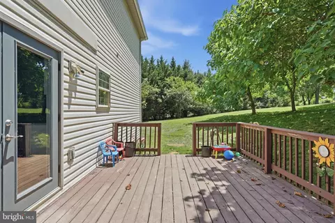 Exterior - 48 Lansing Ct, Falling Waters, WV 25419 photo 5 of 11