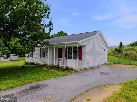 18 Pacific Blvd, Hedgesville, WV 25427