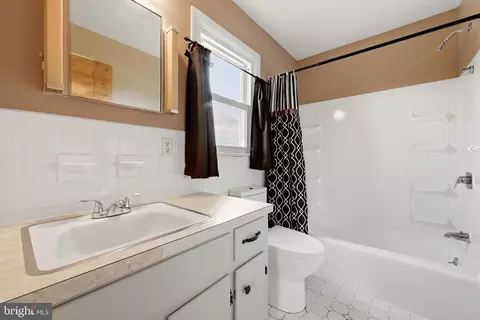 Bath - 23 Drake Ave, Falling Waters, WV 25419 photo 3 of 4