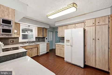 Kitchen - 23 Drake Ave, Falling Waters, WV 25419 photo 1 of 4