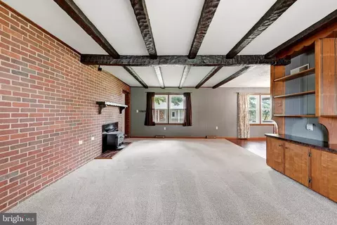 Living - 23 Drake Ave, Falling Waters, WV 25419 photo 5 of 11